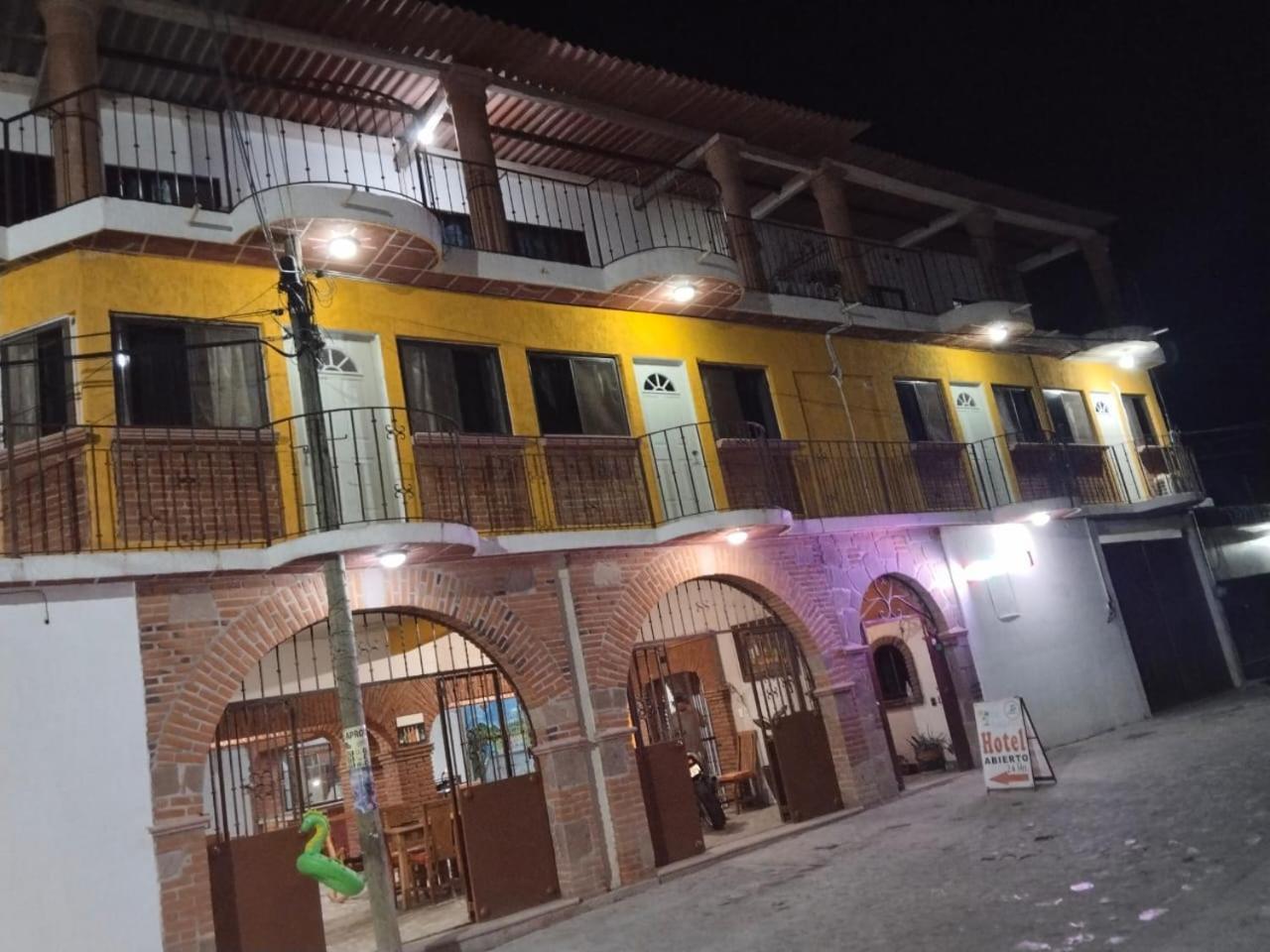 Hotel La Laguna 테케스키텡고 외부 사진